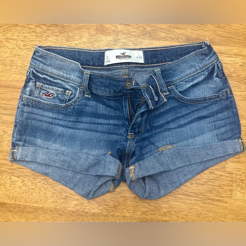 Hollister Low Rise, light wash denim shorts, size 0